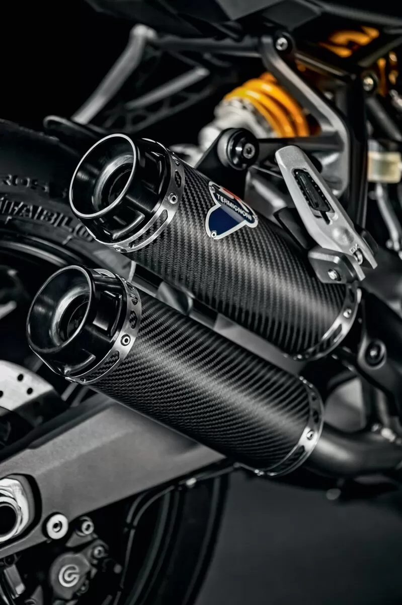 Racing Carbon Silencers Group