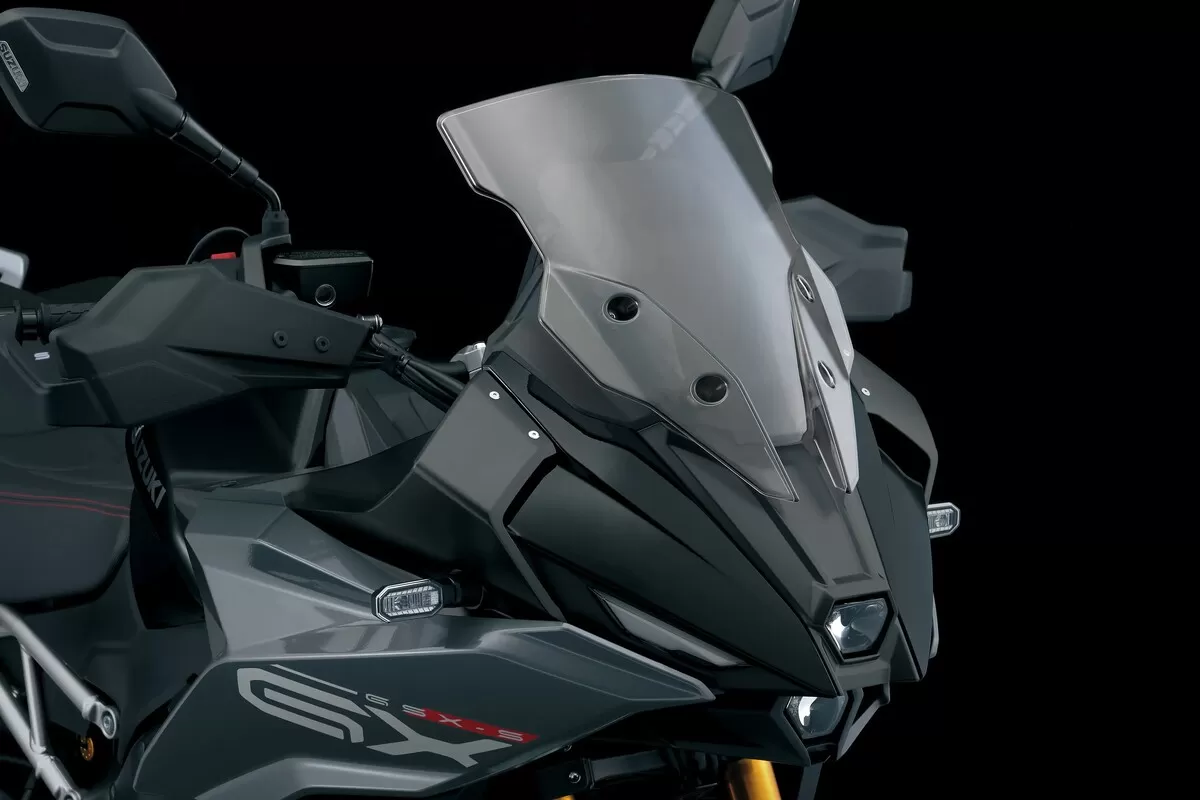 Suzuki Smoke Windshield low